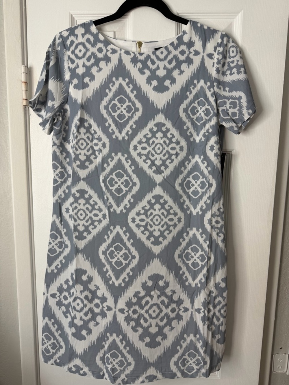 NWT Lulu's Light Gray and White Ikat Shift Dress